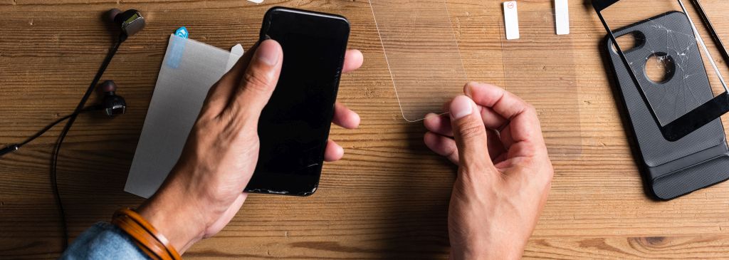 Folia czy szkło? Jak chronić ekran swojego telefonu?