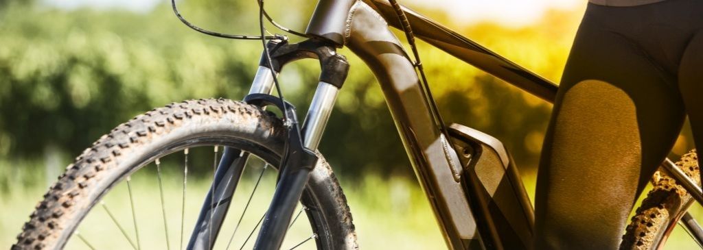 Ładowarka do roweru elektrycznego – na co zwrócić uwagę podczas jej wyboru?