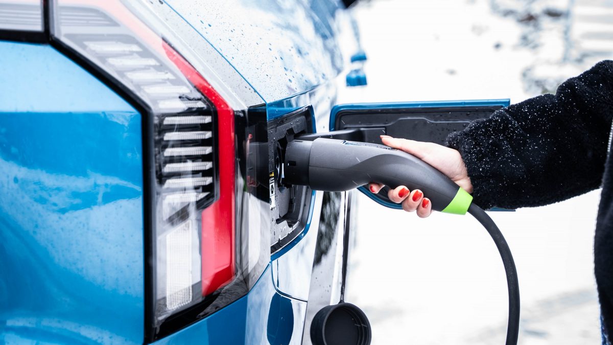 Jak zmienia się zasięg samochodów elektrycznych zimą?